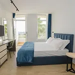 Palm Side Hotel *