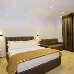 Hotel Palm Side