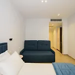 Palm Side Hotel *