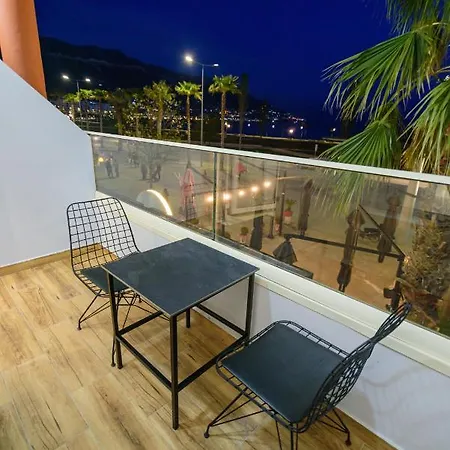 Hotel Palm Side