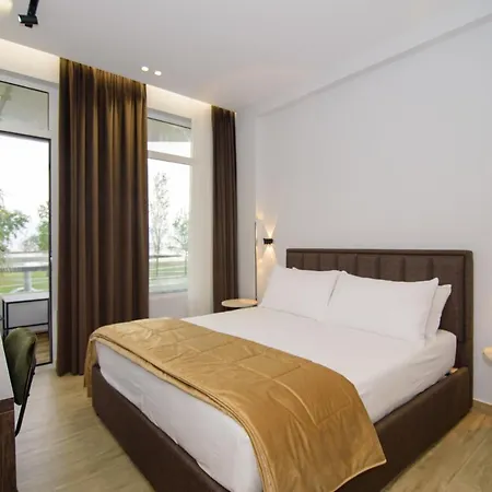 Palm Side Hotel *
