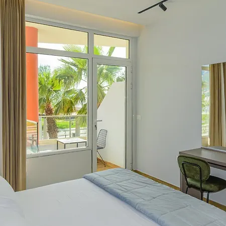 Palm Side Hotel
