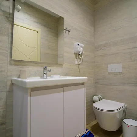 Palm Side 酒店 *