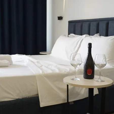 Hotel Palm Side *