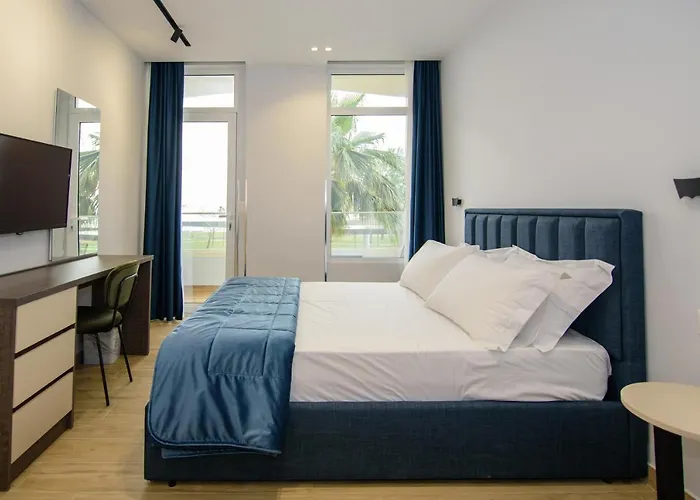 فندق Palm Side فلورا