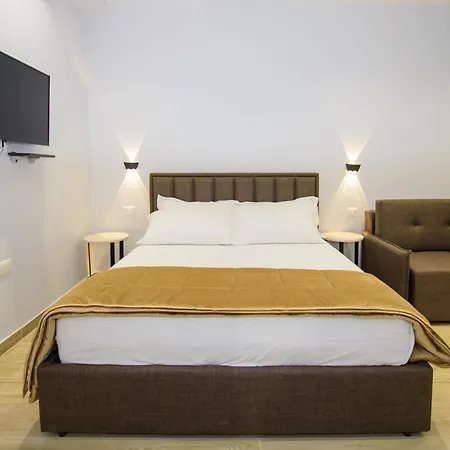 Palm Side Hotel *