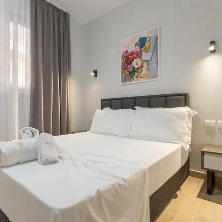 Palm Side Hotel *
