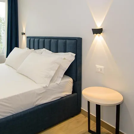 Hotel Palm Side *