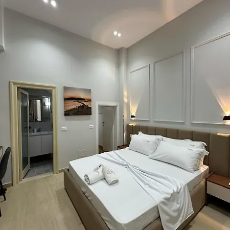 Palm Side Hotel *